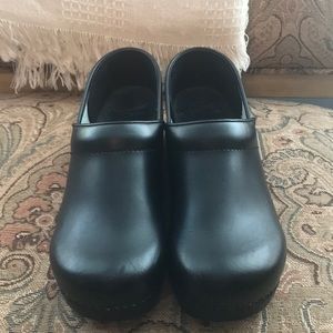 Black Dansko Professional Clogs•Size 41